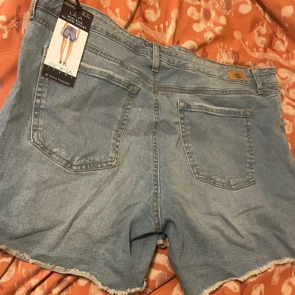 Sofia by Sofia Vergara Light Blue Jean Shorts - Picture 4 of 4